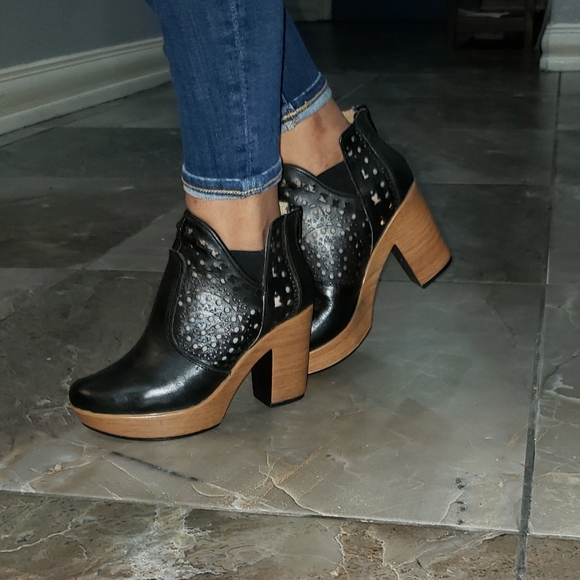 Leather booties - Picture 5 of 14